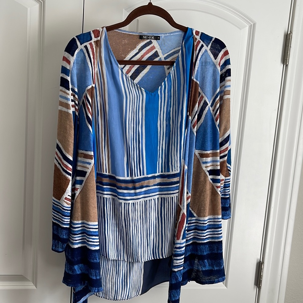 Nic & Zoe rare silk sleeveless blouse and sweater set, 75% silk , 25% Viscose